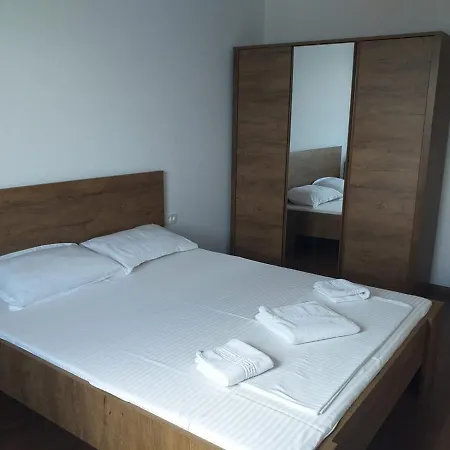 Апартаменти Clean Modern Flat Coresi *